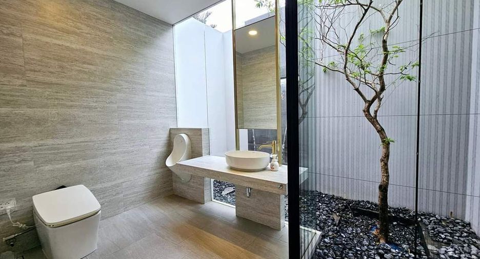 For sale 5 bedrooms house in Saphan Sung, Bangkok