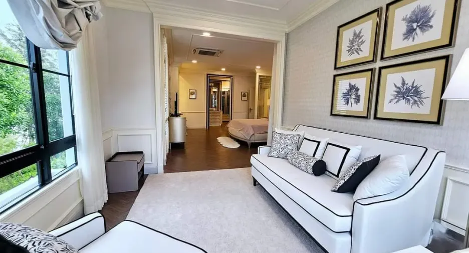 For sale 5 bedrooms house in Saphan Sung, Bangkok