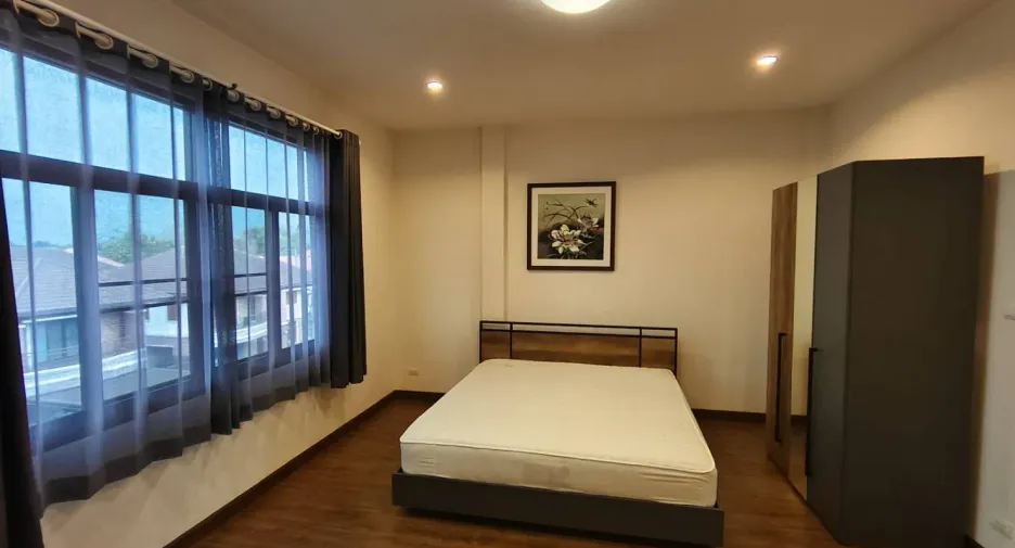 For rent 4 bedrooms townhouse in Hang Dong, Chiang Mai