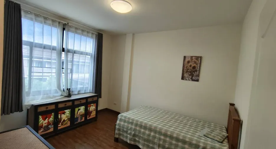 For rent 4 bedrooms townhouse in Hang Dong, Chiang Mai