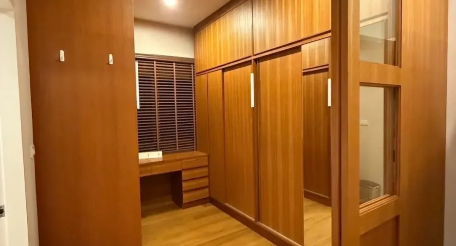 À louer 3 chambres maison à Bang Na, Bangkok