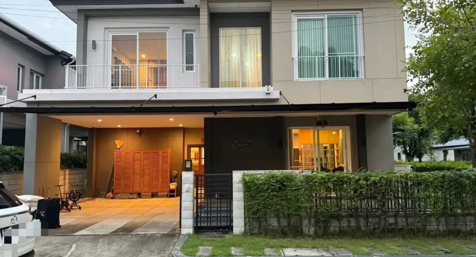 À louer 3 chambres maison à Bang Na, Bangkok