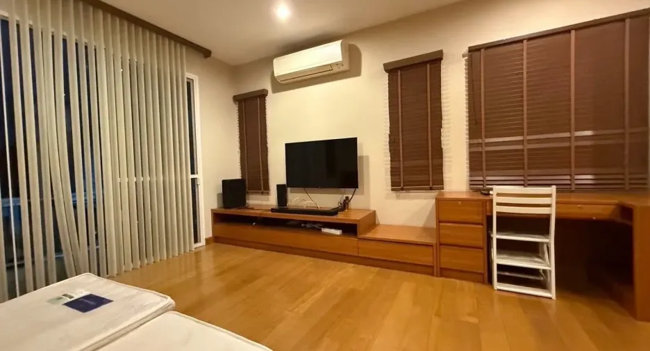 À louer 3 chambres maison à Bang Na, Bangkok