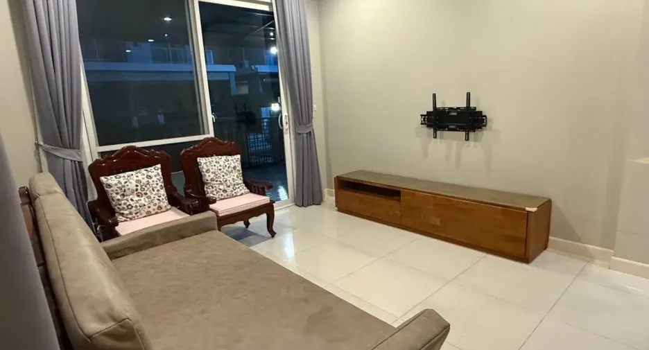 À louer 3 chambres maison à Bang Na, Bangkok