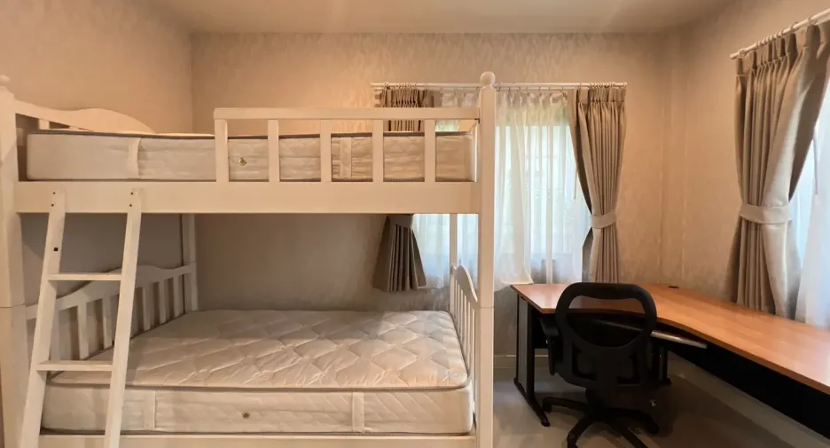 For rent 4 bedrooms house in Bang Kapi, Bangkok