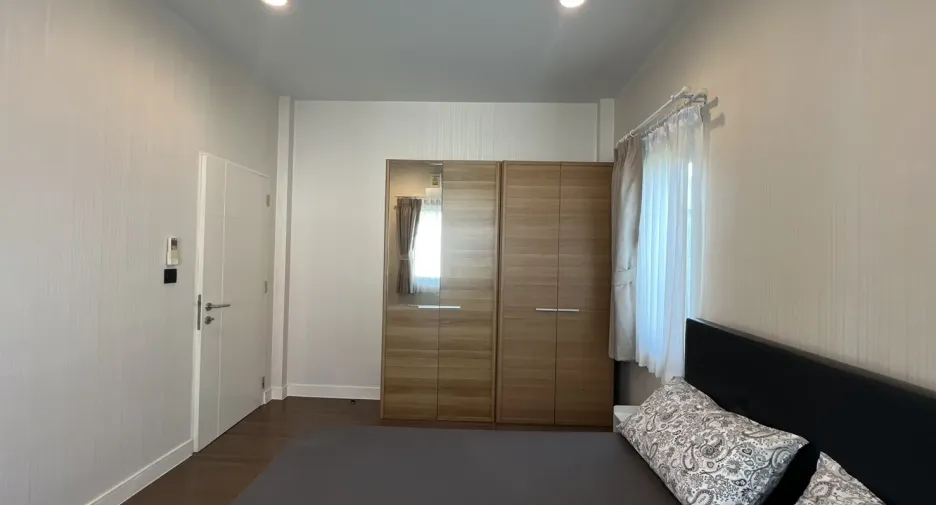For rent 4 bedrooms house in Bang Kapi, Bangkok