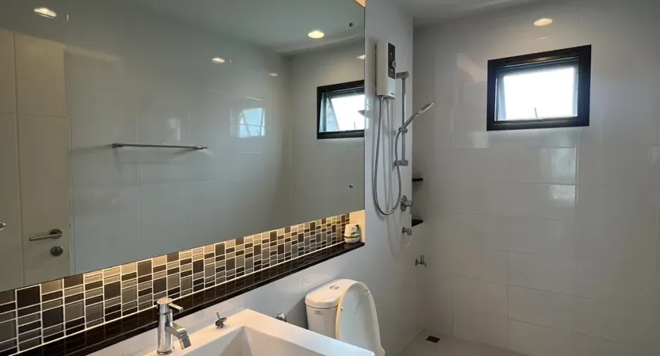 For rent 4 bedrooms house in Bang Kapi, Bangkok