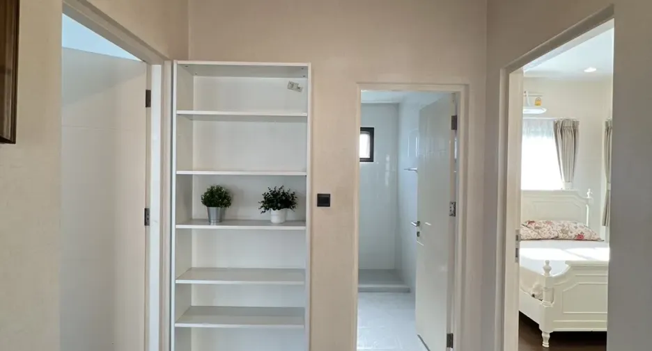 For rent 4 bedrooms house in Bang Kapi, Bangkok