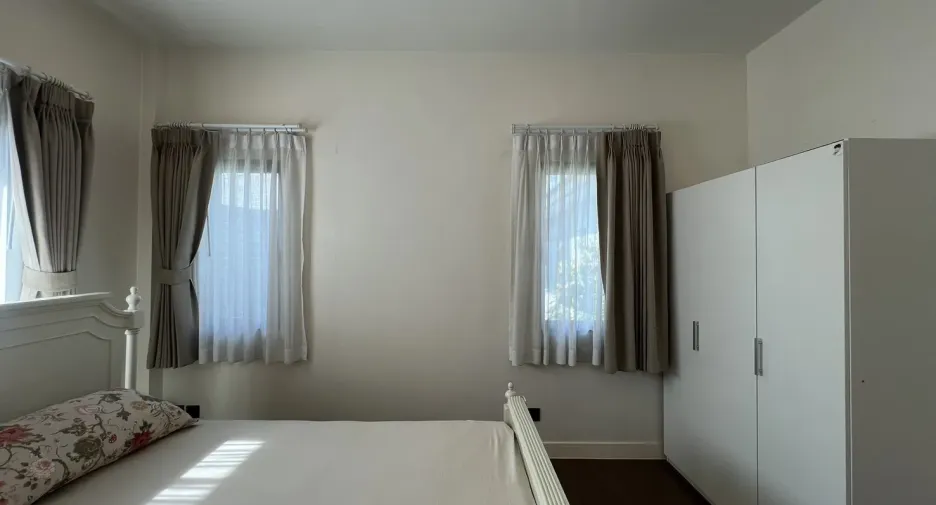 For rent 4 bedrooms house in Bang Kapi, Bangkok