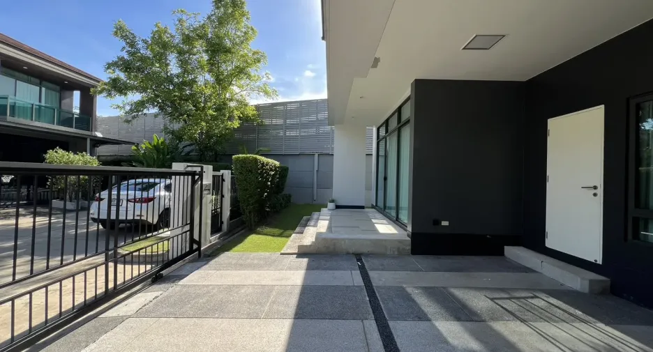 For rent 4 bedrooms house in Bang Kapi, Bangkok