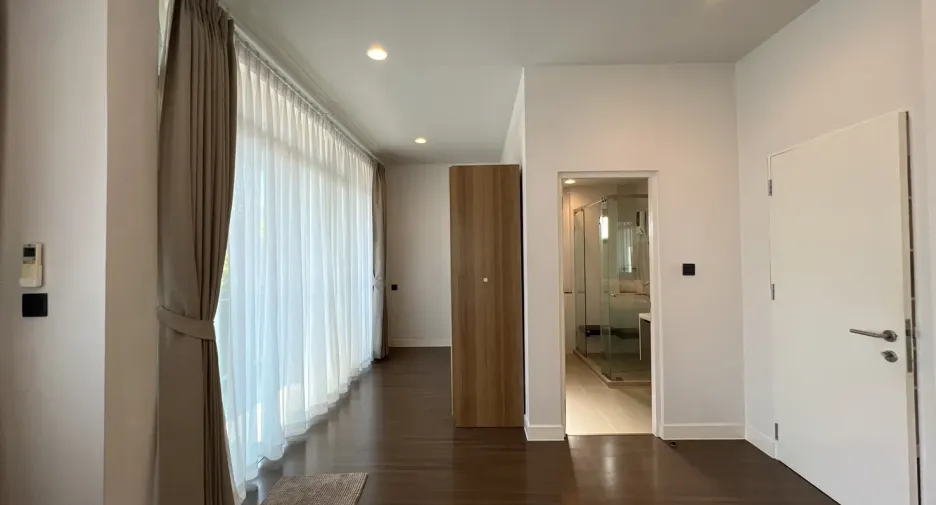 For rent 4 bedrooms house in Bang Kapi, Bangkok