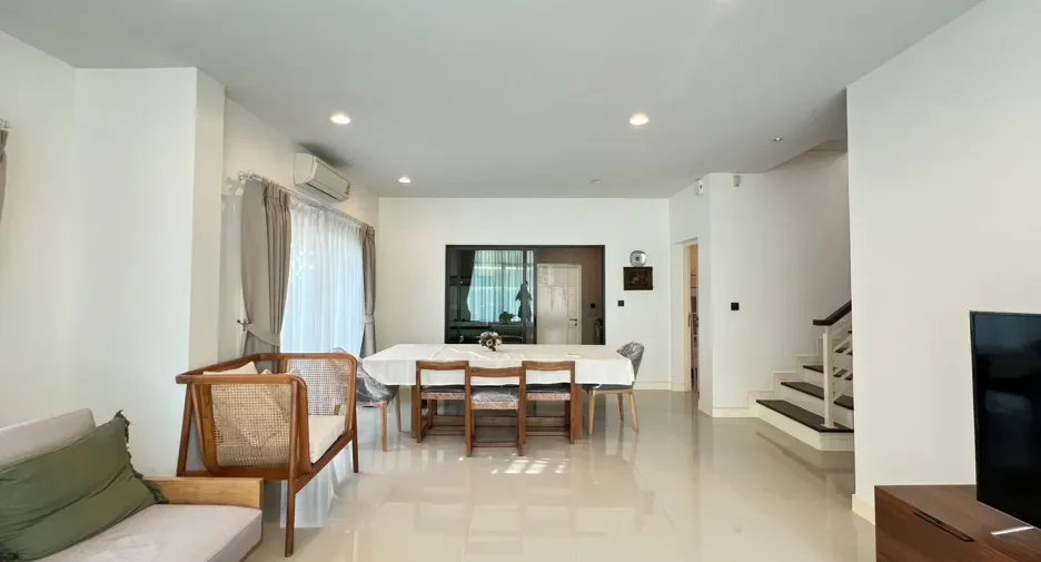 For rent 4 bedrooms house in Bang Kapi, Bangkok
