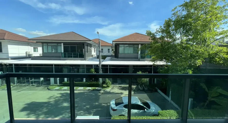 For rent 4 bedrooms house in Bang Kapi, Bangkok