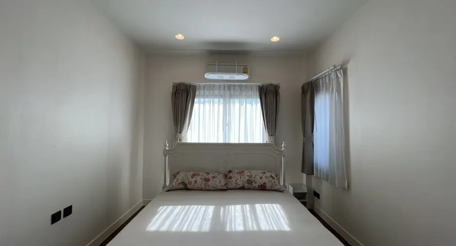 For rent 4 bedrooms house in Bang Kapi, Bangkok