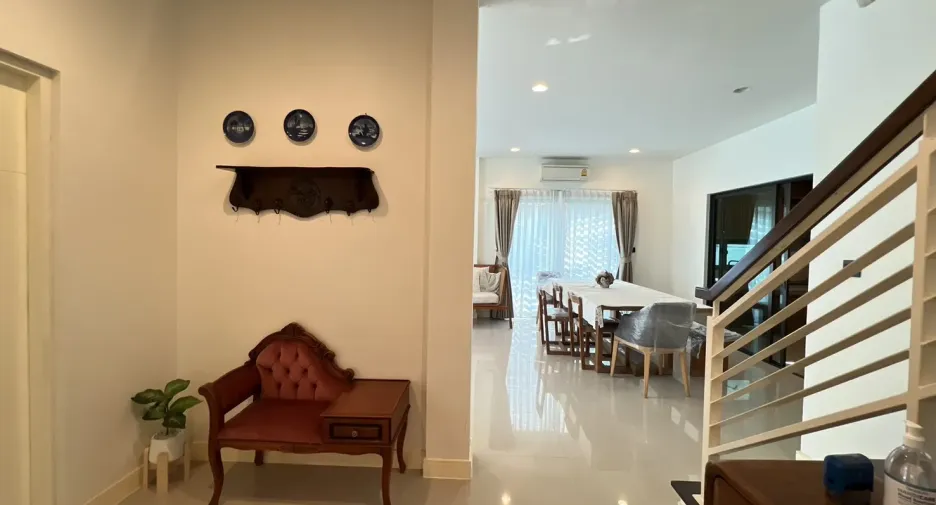 For rent 4 bedrooms house in Bang Kapi, Bangkok
