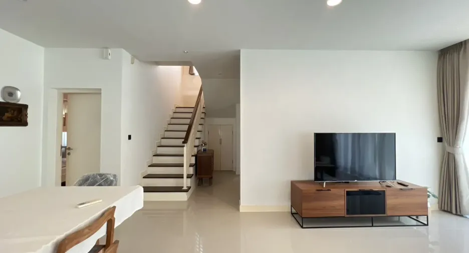 For rent 4 bedrooms house in Bang Kapi, Bangkok