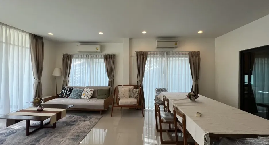 For rent 4 bedrooms house in Bang Kapi, Bangkok