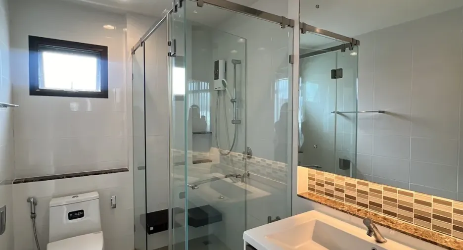 For rent 4 bedrooms house in Bang Kapi, Bangkok