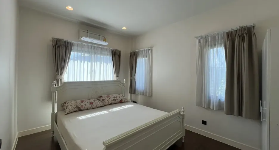 For rent 4 bedrooms house in Bang Kapi, Bangkok