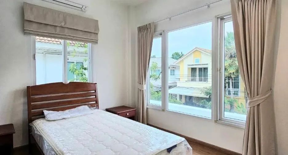 For rent 4 bedrooms house in Lat Krabang, Bangkok