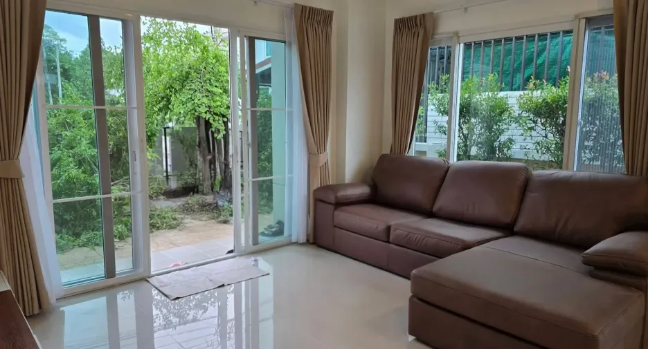 For rent 4 bedrooms house in Lat Krabang, Bangkok