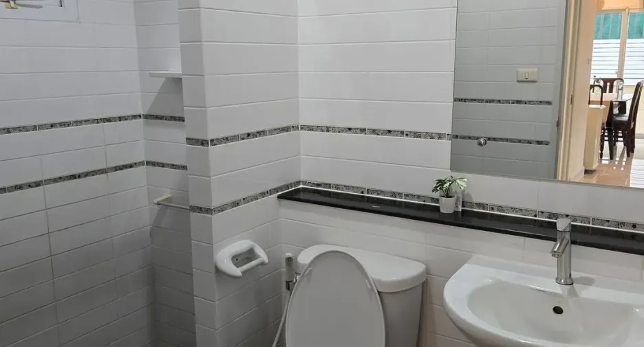 For rent 4 bedrooms house in Lat Krabang, Bangkok
