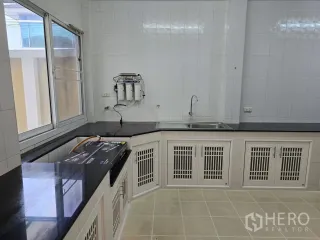 ให้เช่า 4 ห้องนอน บ้านเดี่ยว ใน ลาดกระบัง, กรุงเทพฯ