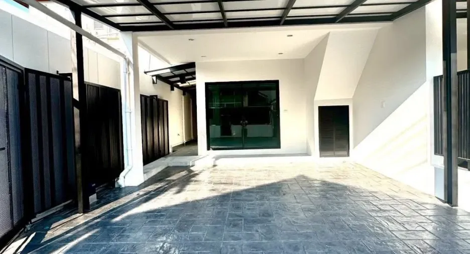 For rent 3 bedrooms office in Wang Thonglang, Bangkok