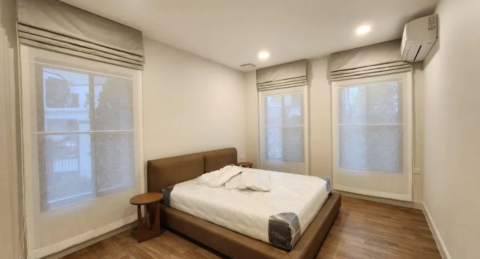 For sale and for rent 4 bedrooms house in Saphan Sung, Bangkok