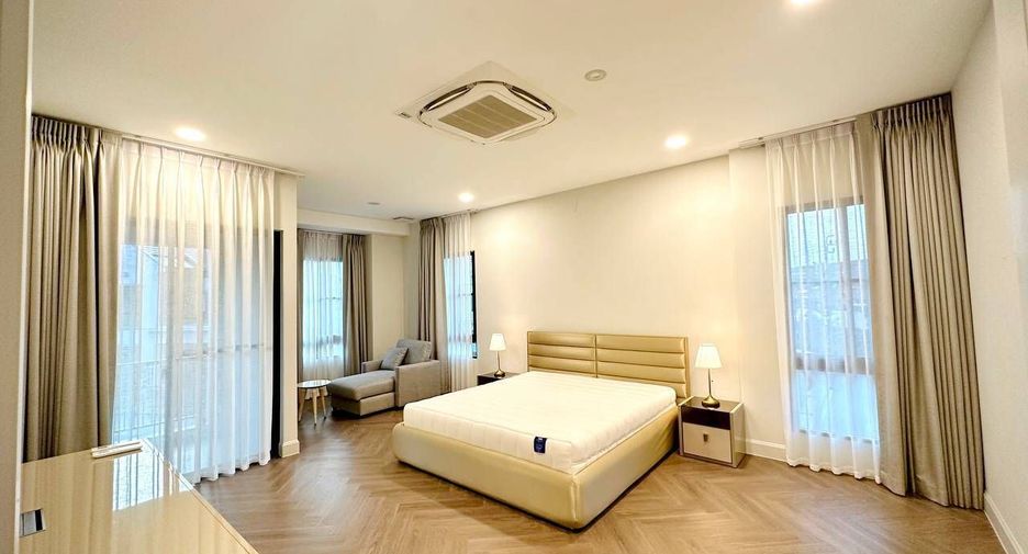 For sale and for rent 4 bedrooms house in Saphan Sung, Bangkok