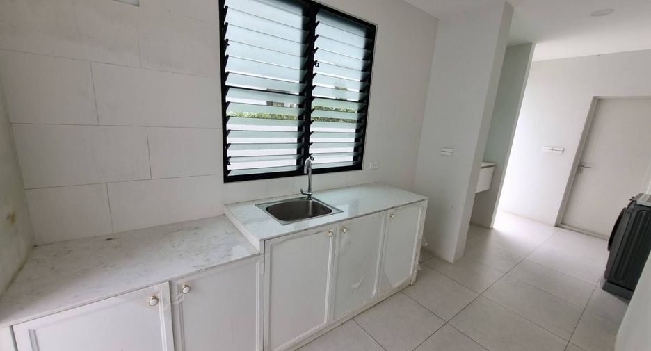 For sale and for rent 4 bedrooms house in Saphan Sung, Bangkok