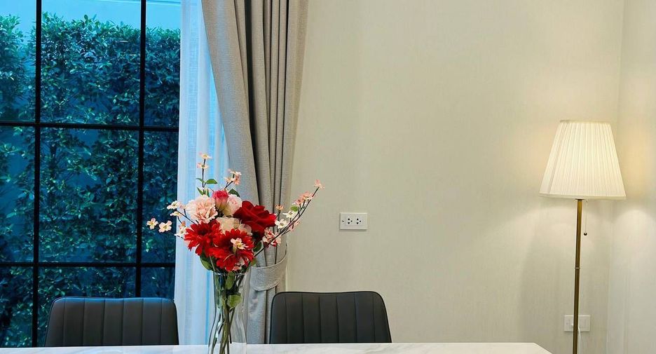 For sale and for rent 4 bedrooms house in Saphan Sung, Bangkok