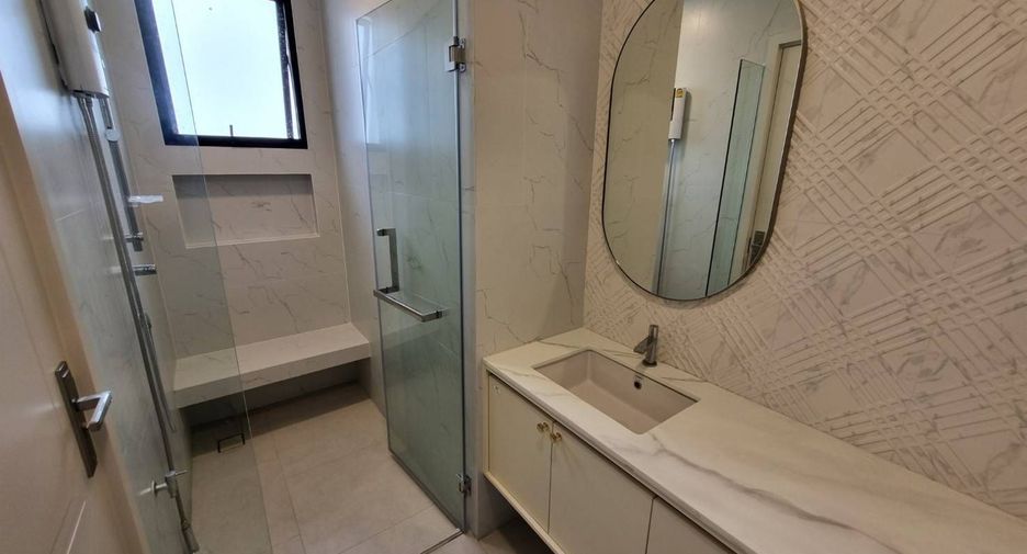 For sale and for rent 4 bedrooms house in Saphan Sung, Bangkok