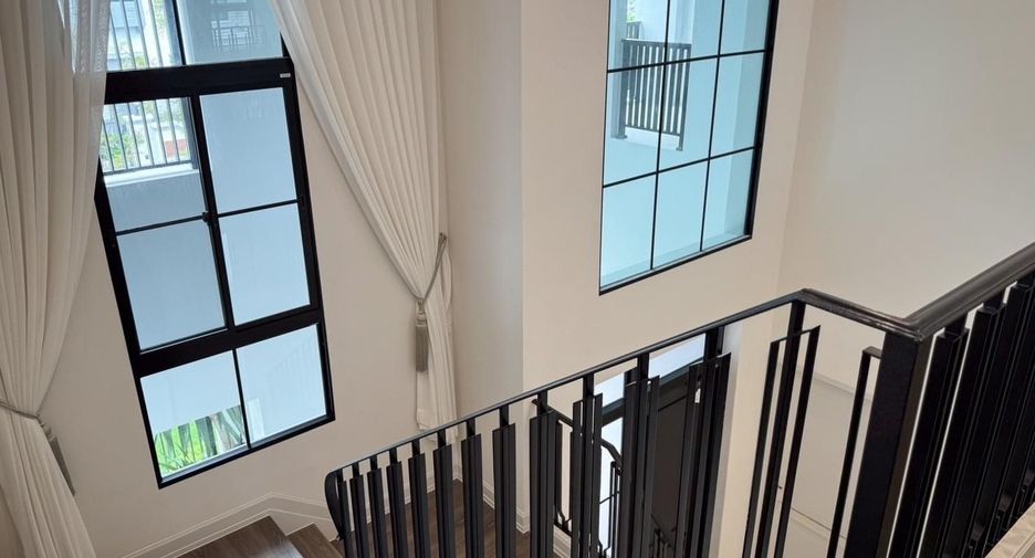 For rent and for sale 4 bedrooms house in Saphan Sung, Bangkok