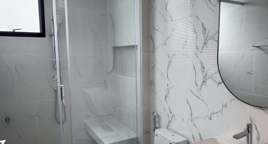 For rent and for sale 4 bedrooms house in Saphan Sung, Bangkok