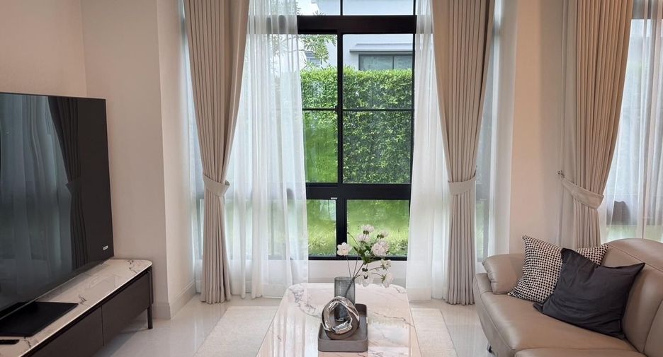 For rent and for sale 4 bedrooms house in Saphan Sung, Bangkok