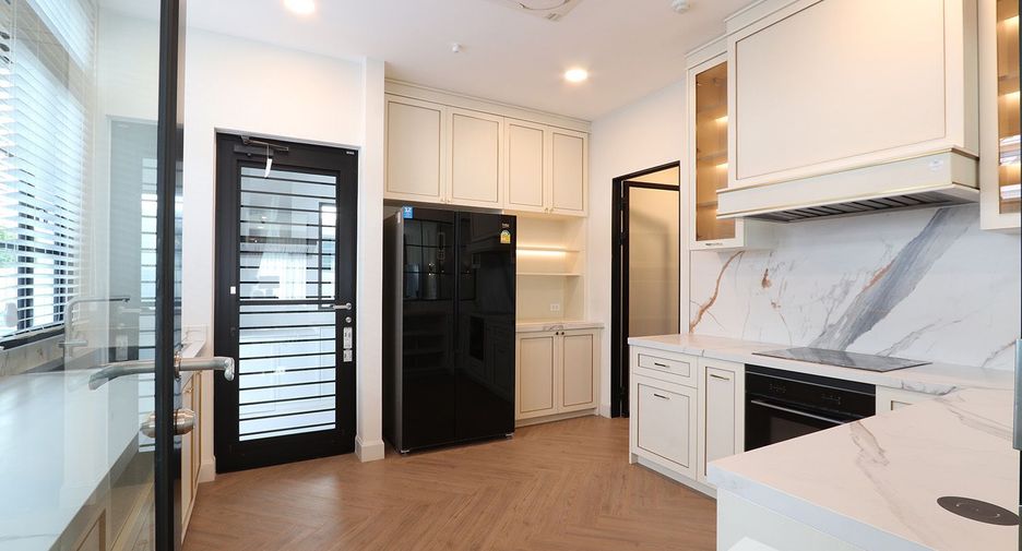 For rent 4 bedrooms house in Saphan Sung, Bangkok