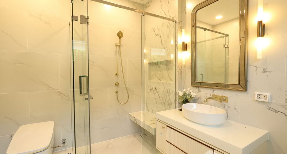 For rent 4 bedrooms house in Saphan Sung, Bangkok