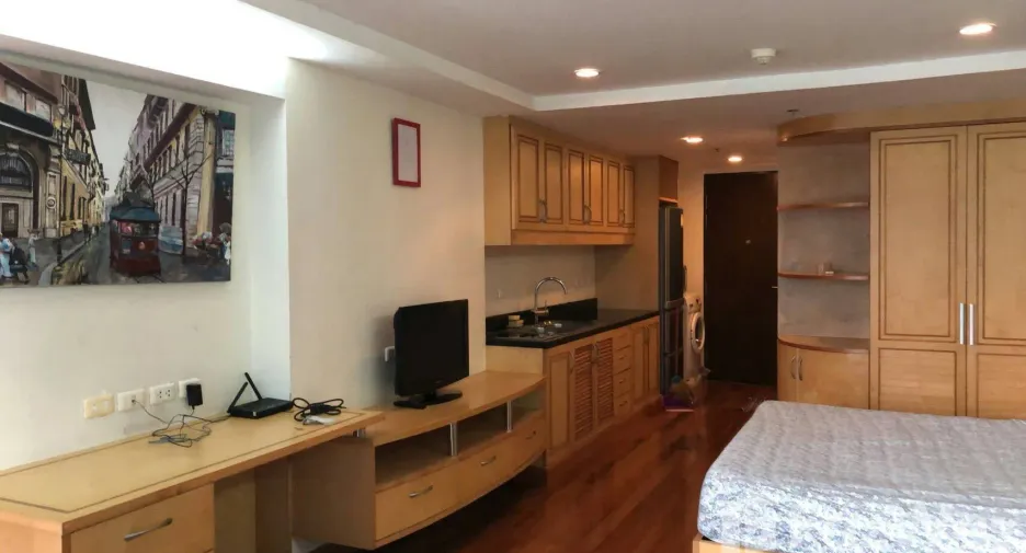 For rent studio condo in Khlong Toei, Bangkok
