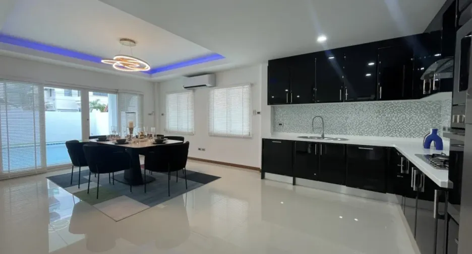 For rent 4 bedrooms villa in Jomtien, Pattaya