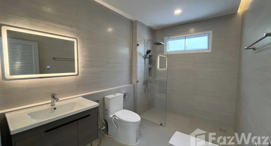 For sale 4 bedrooms house in Huay Yai, Pattaya