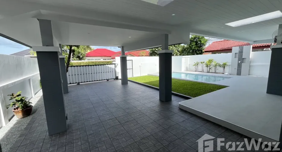 For sale 4 bedrooms house in Huay Yai, Pattaya