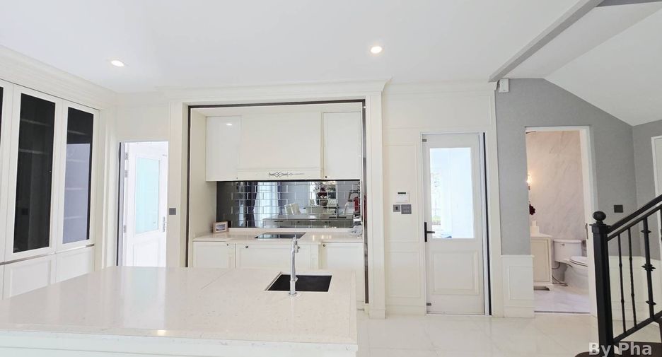 Villa en venta de 5 habitaciones en Mueang Chiang Mai, Chiang Mai