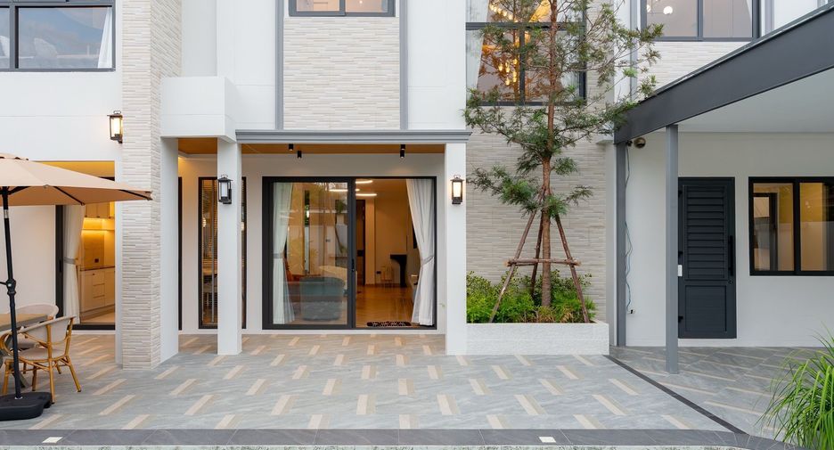 For sale 5 bedrooms villa in San Sai, Chiang Mai