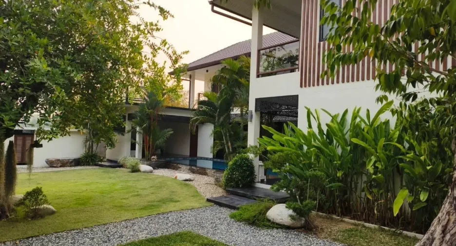 For rent 4 bedrooms villa in Doi Saket, Chiang Mai