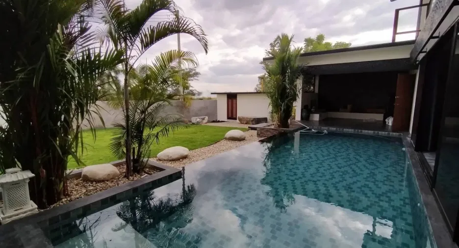 For rent 4 bedrooms villa in Doi Saket, Chiang Mai