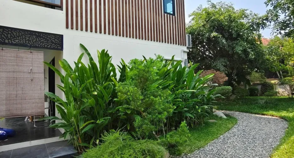 For rent 4 bedrooms villa in Doi Saket, Chiang Mai