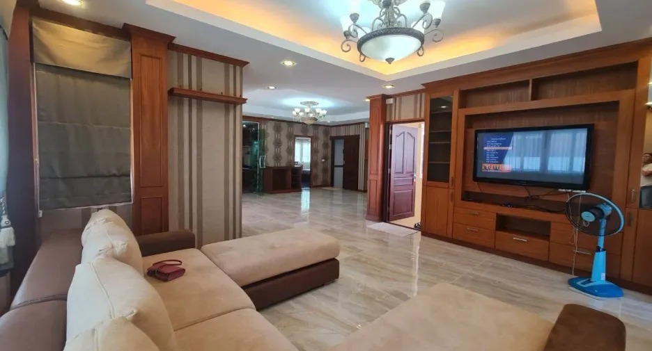 For rent 5 bedrooms house in Mueang Phuket, Phuket