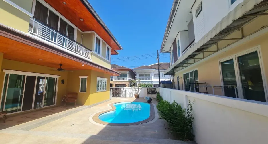 For rent 5 bedrooms house in Mueang Phuket, Phuket