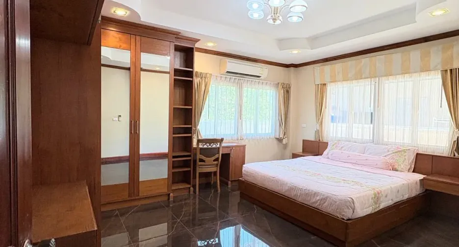 For rent 5 bedrooms house in Mueang Phuket, Phuket